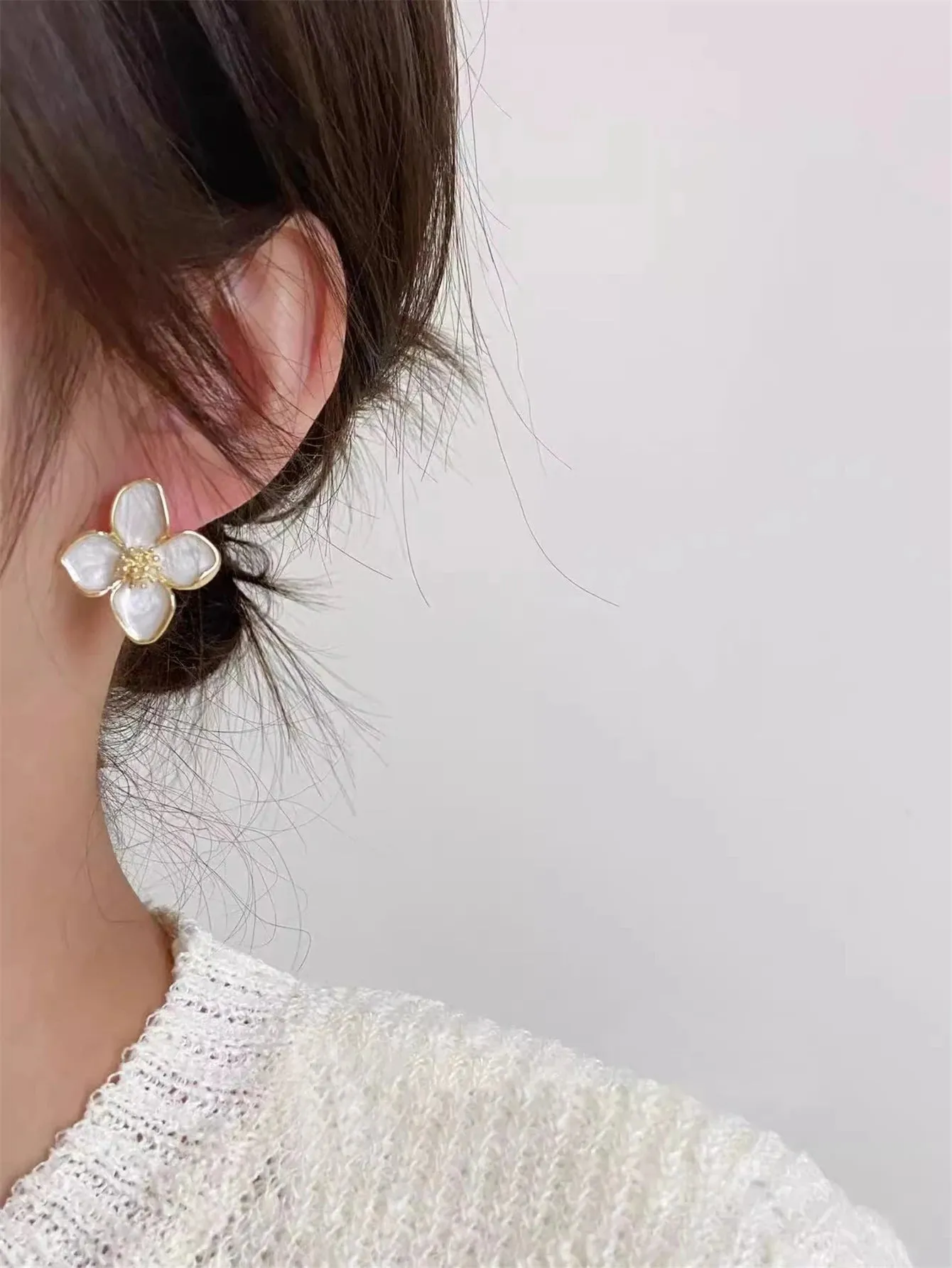 Hibiscus Dropped Earring