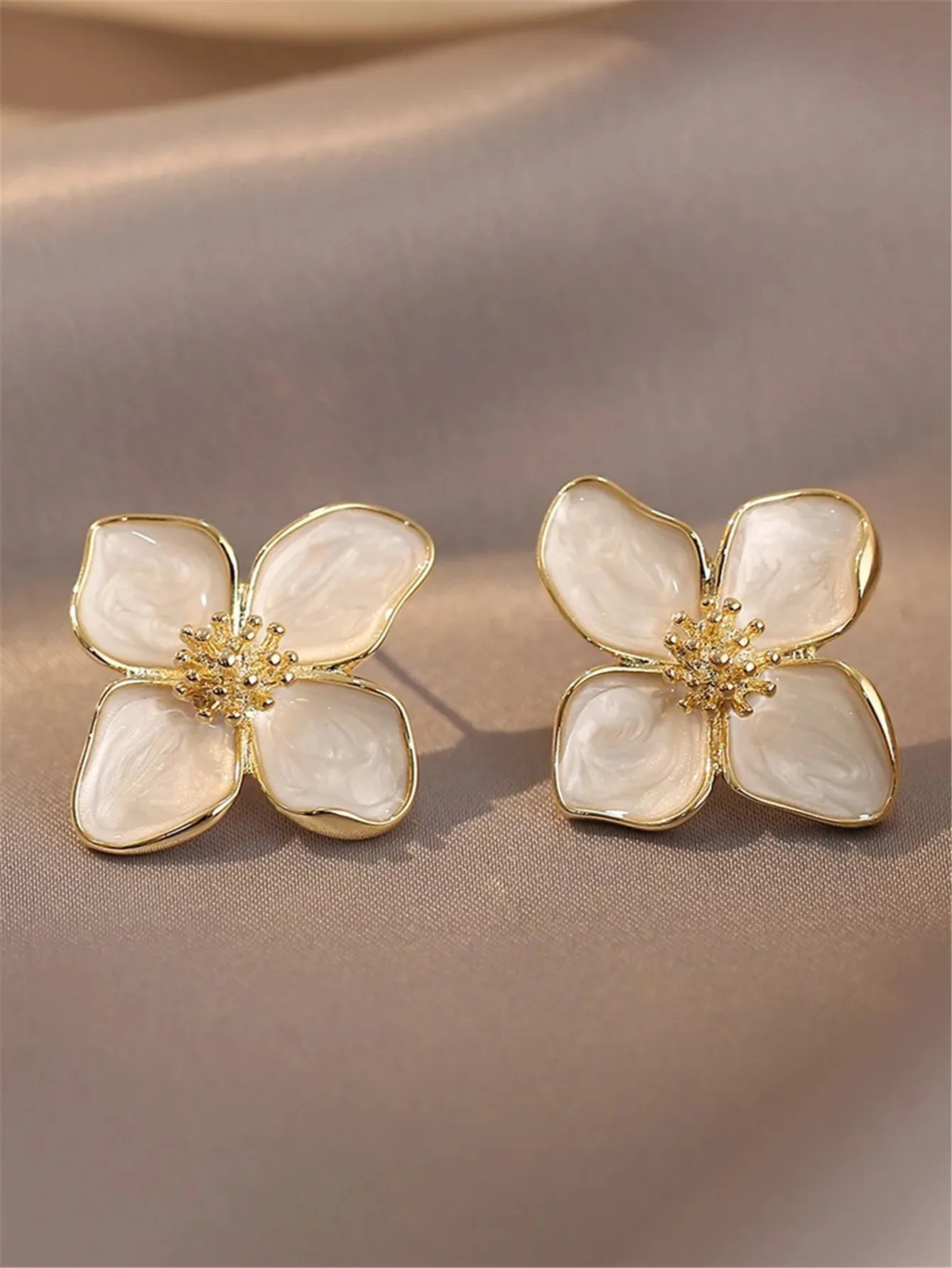 Hibiscus Dropped Earring