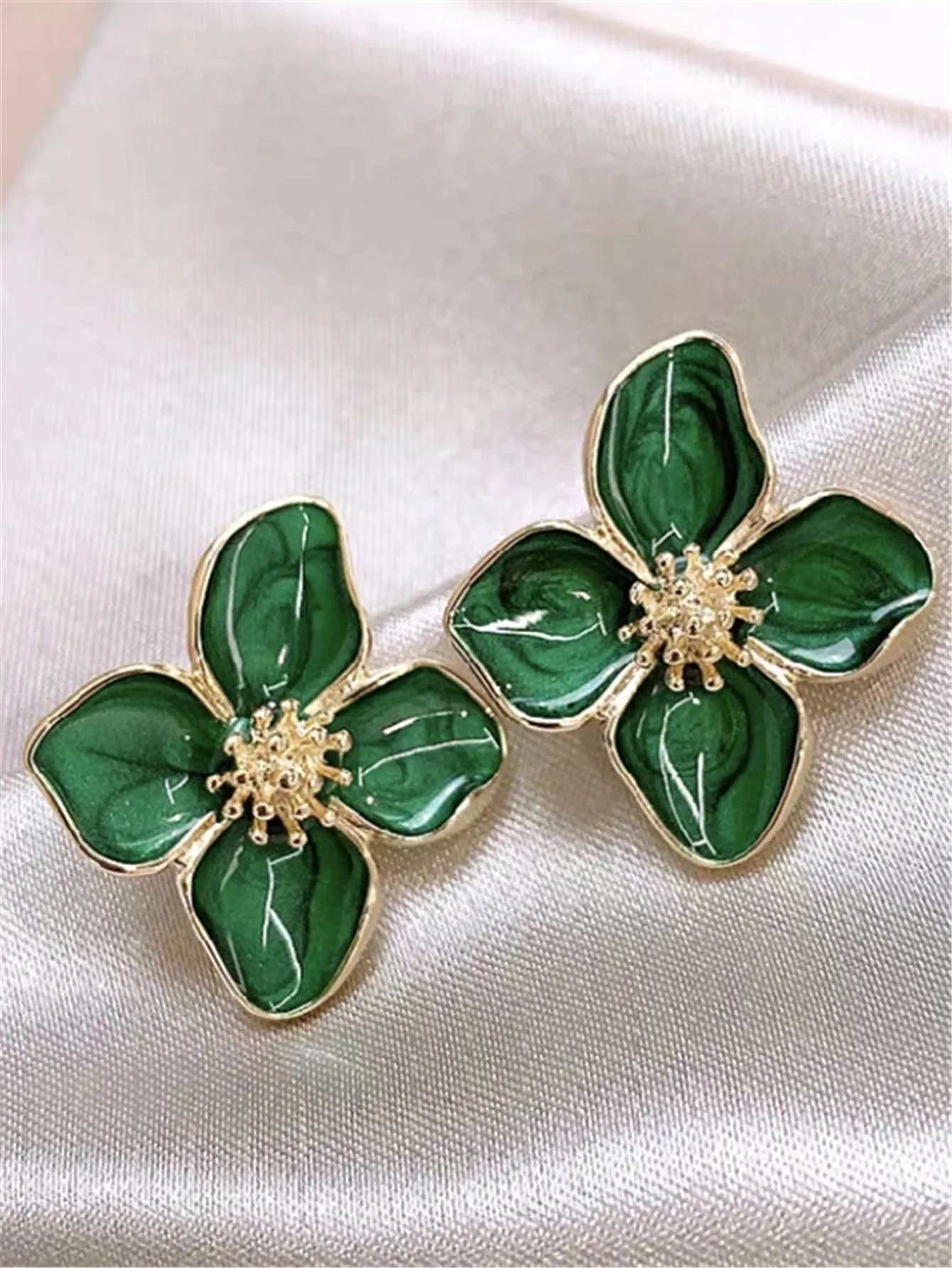 Hibiscus Dropped Earring