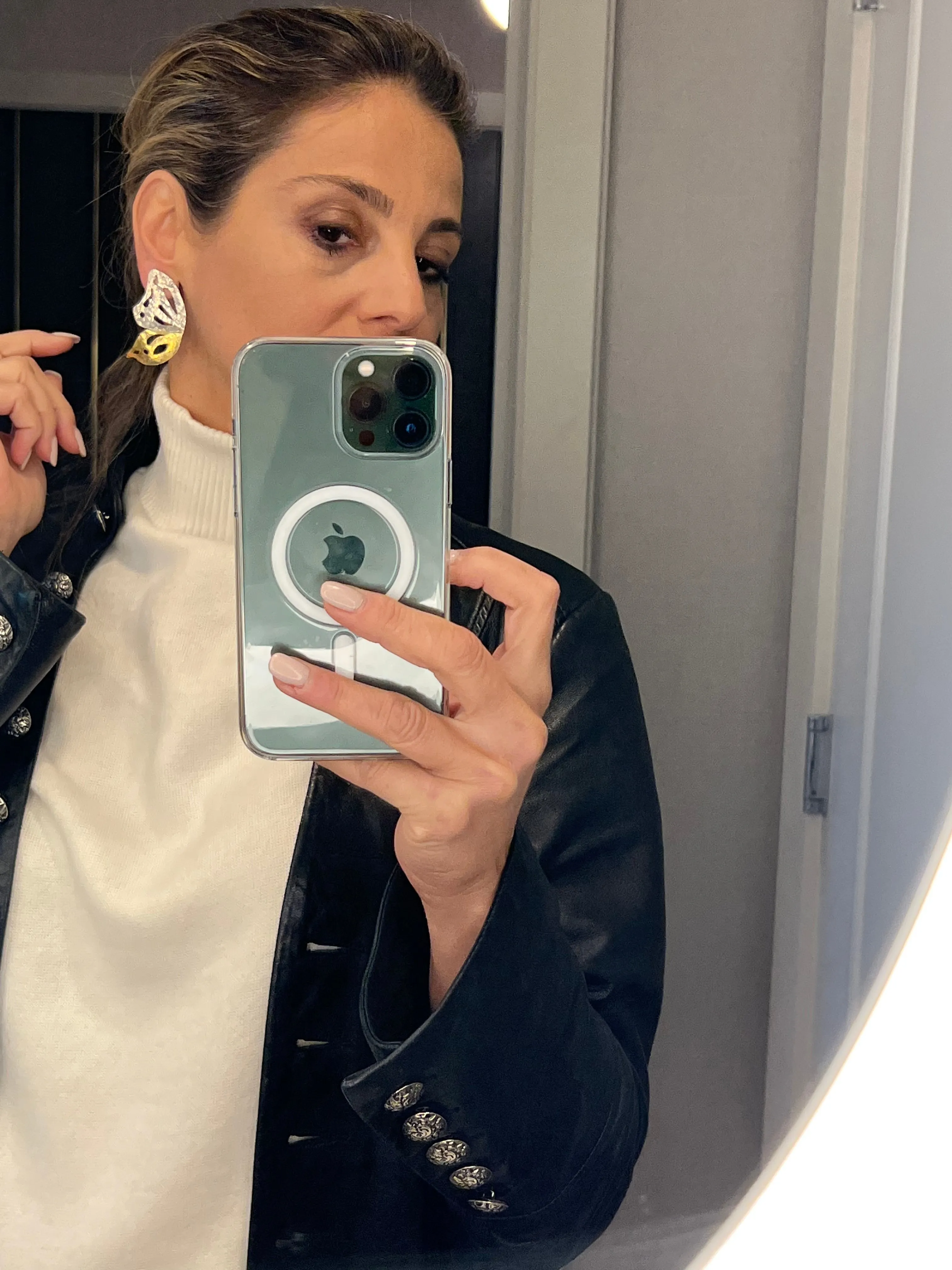 Nadine big earrings.