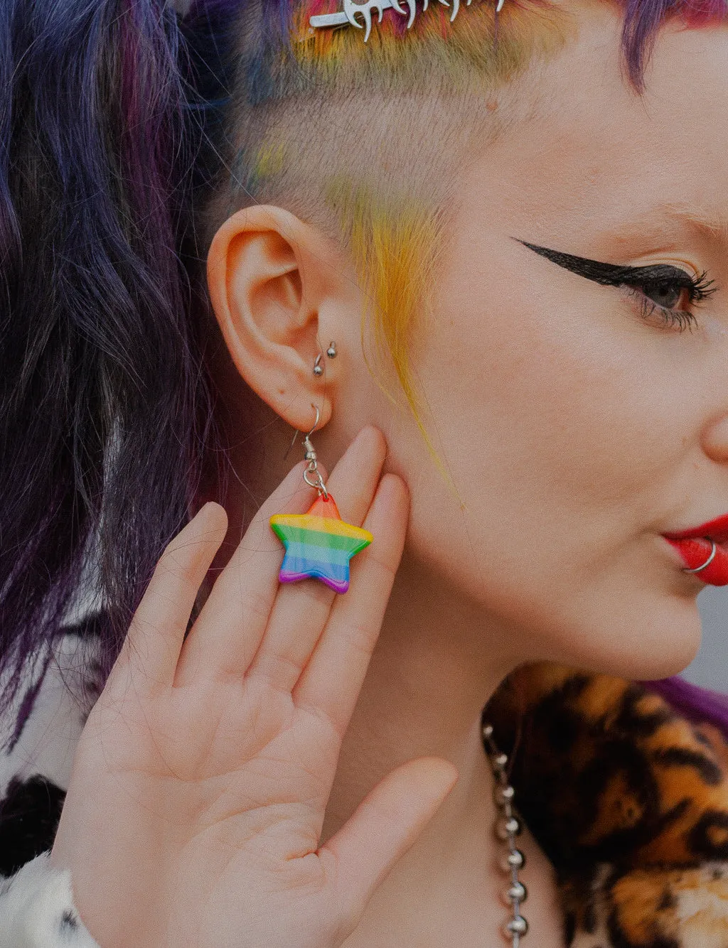 PRIDE EARRINGS - RAINBOW STARS