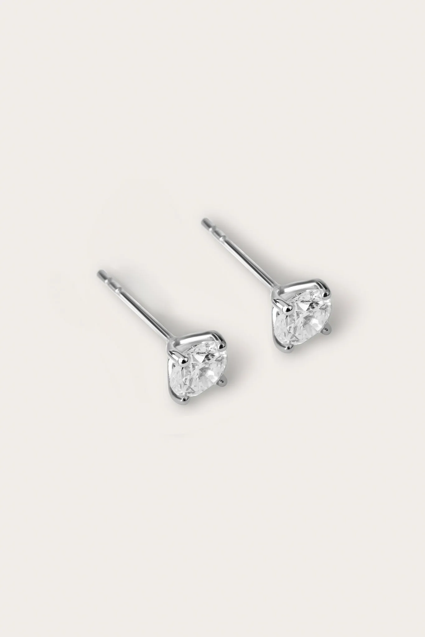 Round Studs Medium (1tcw)