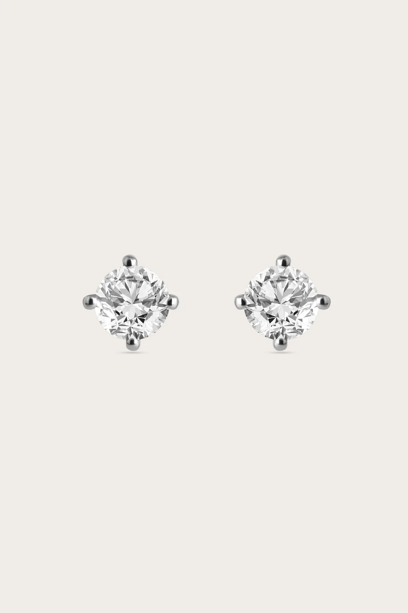 Round Studs Medium (1tcw)