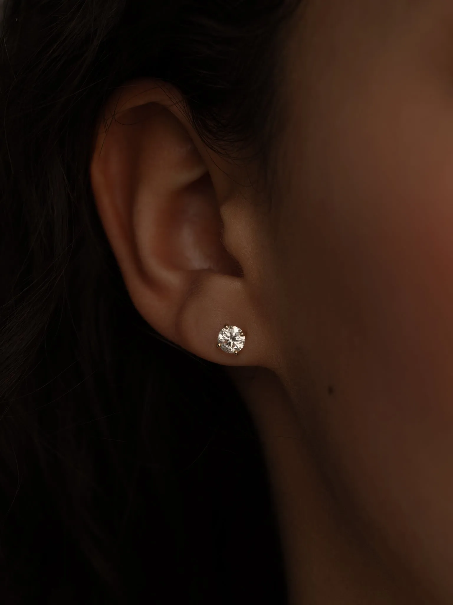Round Studs Medium (1tcw)